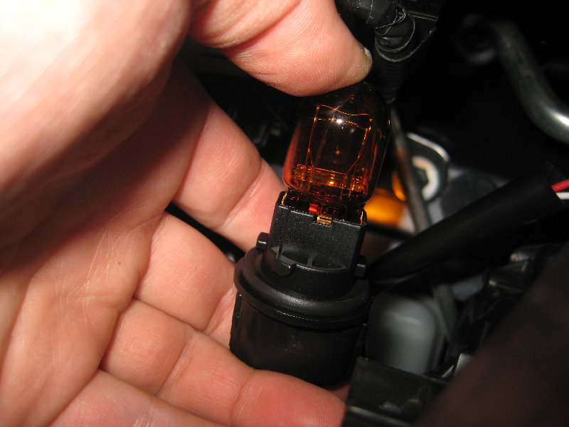 2014-2018-Toyota-Corolla-Headlight-Bulbs-Replacement-Guide-017