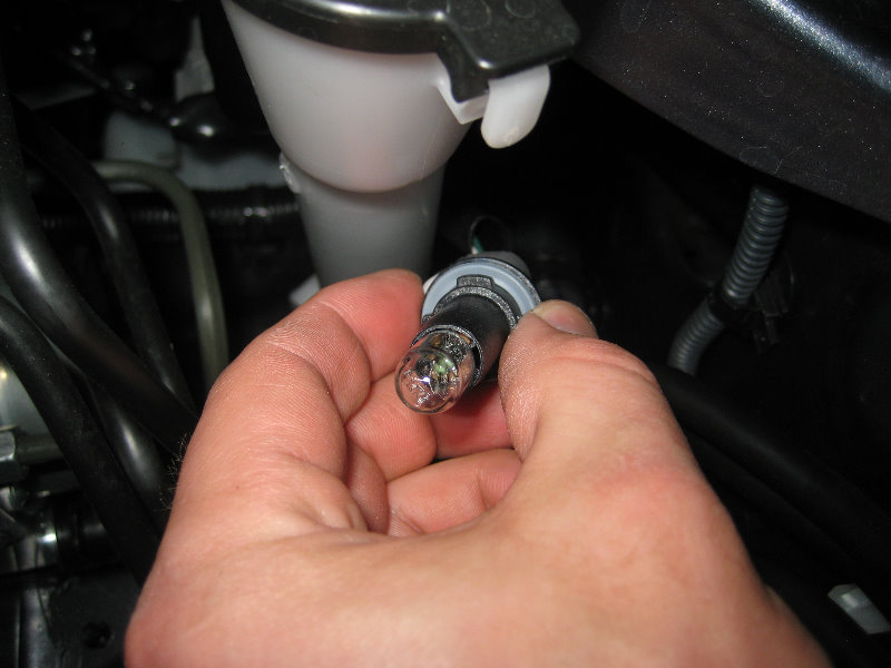 2014-2018-Toyota-Corolla-Headlight-Bulbs-Replacement-Guide-021