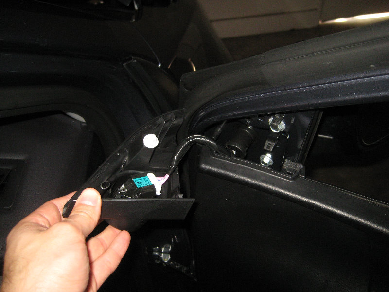 2014-2018-Toyota-Corolla-Interior-Door-Panel-Removal-Guide-003