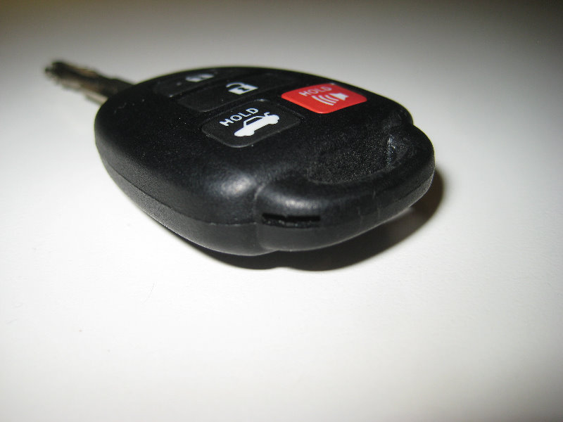 2014-2018-Toyota-Corolla-Key-Fob-Battery-Replacement-Guide-003
