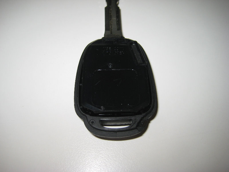 2014-2018-Toyota-Corolla-Key-Fob-Battery-Replacement-Guide-020