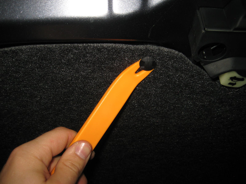 2014-2018-Toyota-Corolla-License-Plate-Light-Bulbs-Replacement-Guide-003