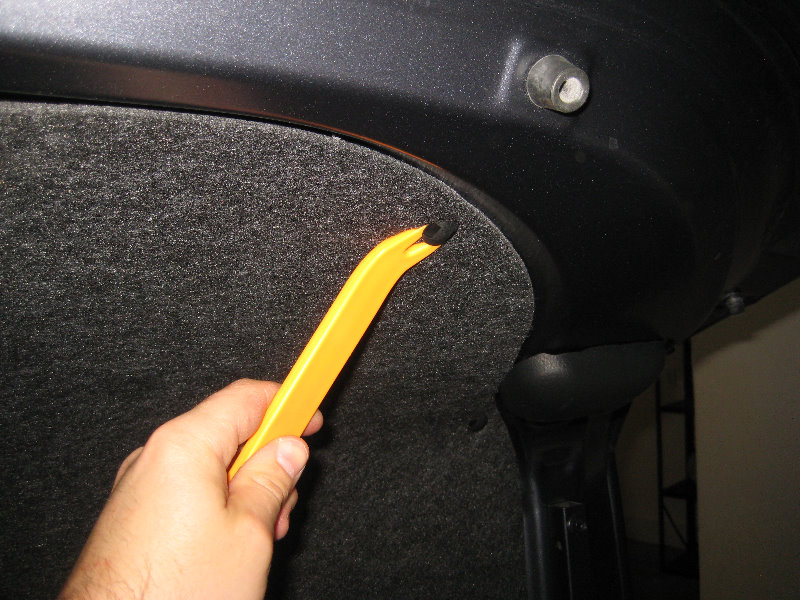 2014-2018-Toyota-Corolla-License-Plate-Light-Bulbs-Replacement-Guide-006