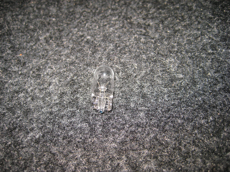 2014-2018-Toyota-Corolla-License-Plate-Light-Bulbs-Replacement-Guide-014