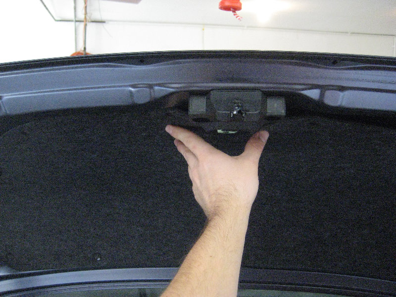 2014-2018-Toyota-Corolla-License-Plate-Light-Bulbs-Replacement-Guide-020