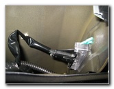 2014-2018-Toyota-Corolla-License-Plate-Light-Bulbs-Replacement-Guide-009