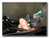 2014-2018-Toyota-Corolla-License-Plate-Light-Bulbs-Replacement-Guide-011