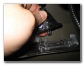 2014-2018-Toyota-Corolla-License-Plate-Light-Bulbs-Replacement-Guide-017