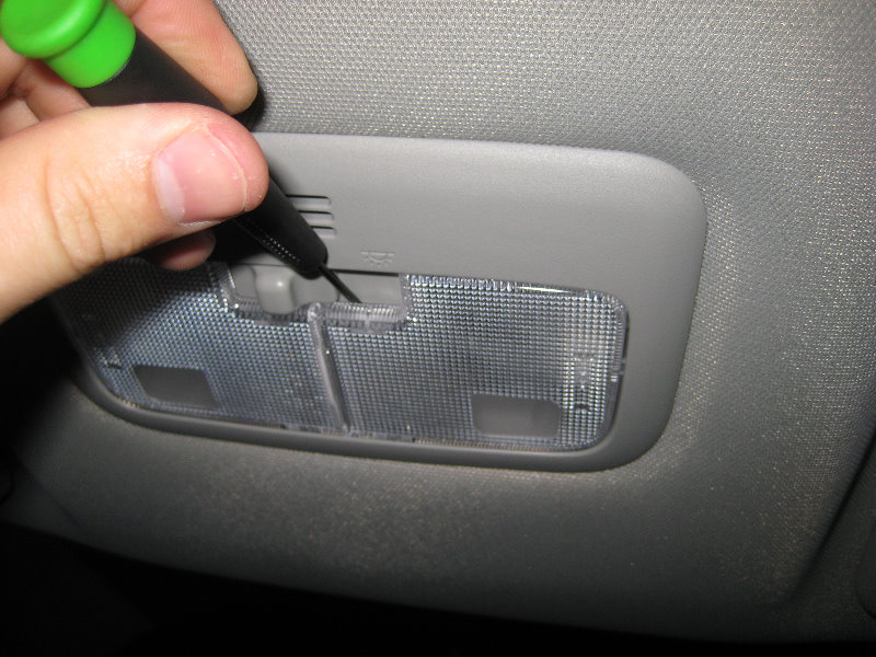 2014-2018-Toyota-Corolla-Map-Light-Bulbs-Replacement-Guide-002