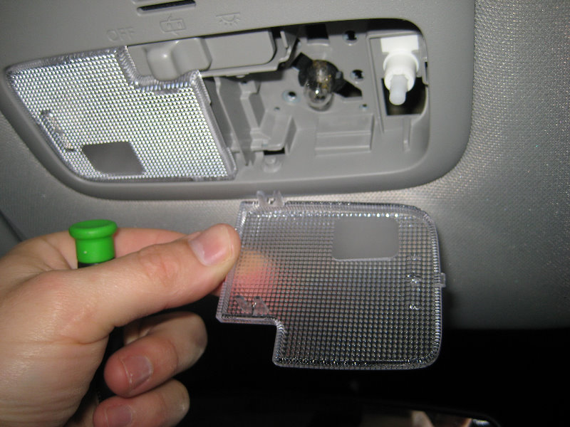 2014-2018-Toyota-Corolla-Map-Light-Bulbs-Replacement-Guide-004