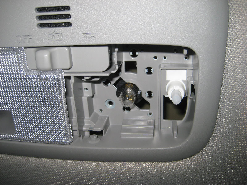 2014-2018-Toyota-Corolla-Map-Light-Bulbs-Replacement-Guide-005
