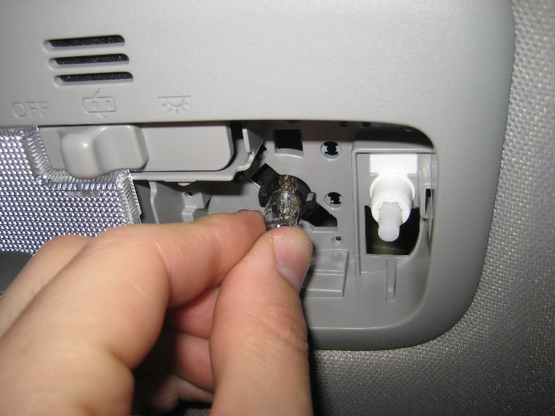 2014-2018-Toyota-Corolla-Map-Light-Bulbs-Replacement-Guide-009