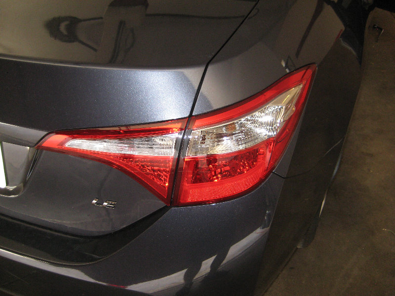 2014-2018-Toyota-Corolla-Tail-Light-Bulbs-Replacement-Guide-001