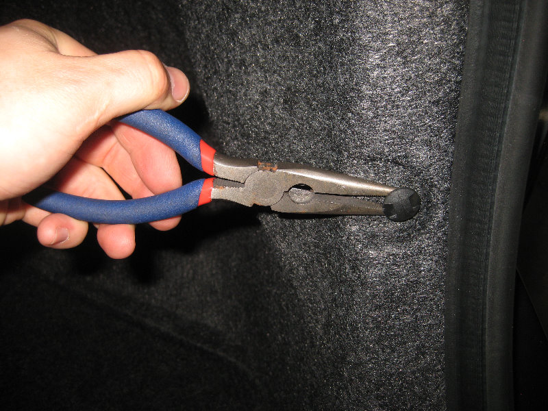 2014-2018-Toyota-Corolla-Tail-Light-Bulbs-Replacement-Guide-005