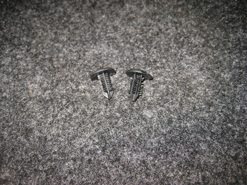 2014-2018-Toyota-Corolla-Tail-Light-Bulbs-Replacement-Guide-006