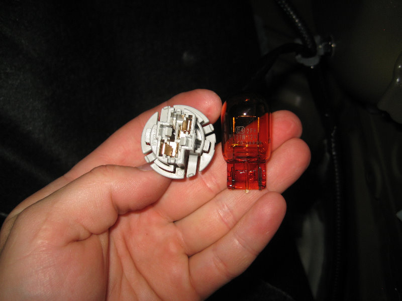 2014-2018-Toyota-Corolla-Tail-Light-Bulbs-Replacement-Guide-011