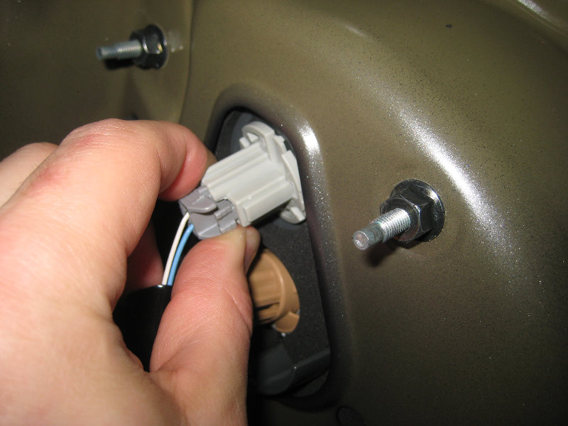 2014-2018-Toyota-Corolla-Tail-Light-Bulbs-Replacement-Guide-014