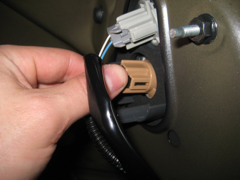 2014-2018-Toyota-Corolla-Tail-Light-Bulbs-Replacement-Guide-015