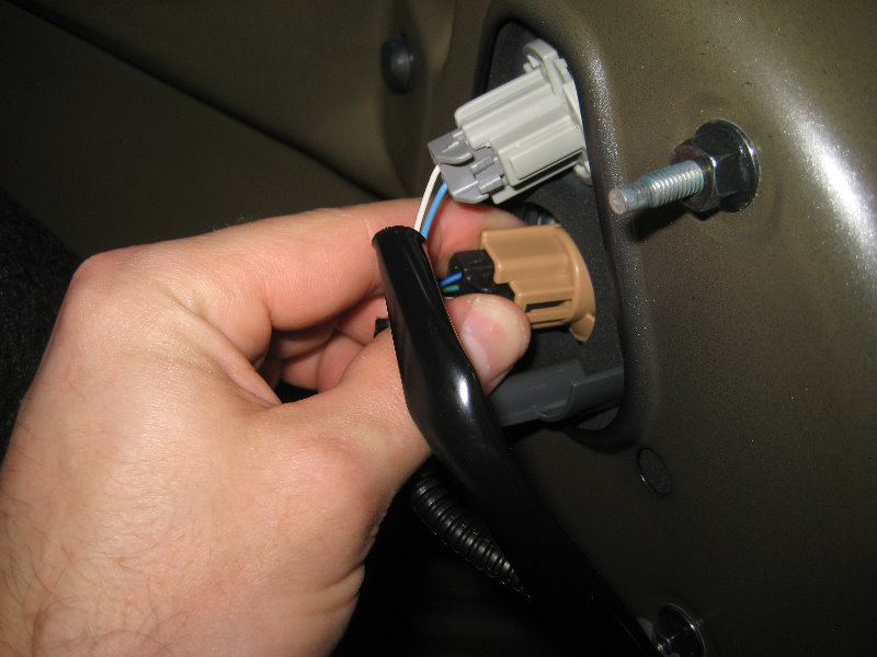 2014-2018-Toyota-Corolla-Tail-Light-Bulbs-Replacement-Guide-018