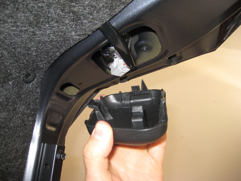 2014-2018-Toyota-Corolla-Tail-Light-Bulbs-Replacement-Guide-024