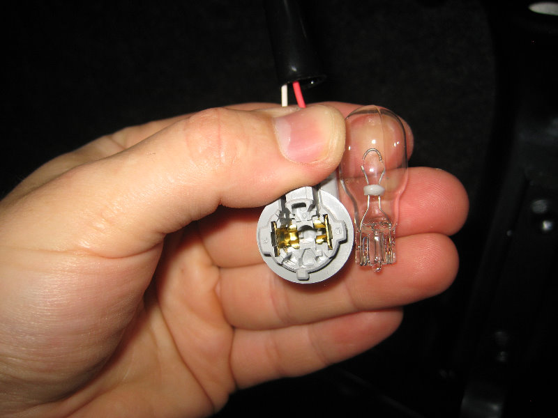 2014-2018-Toyota-Corolla-Tail-Light-Bulbs-Replacement-Guide-027