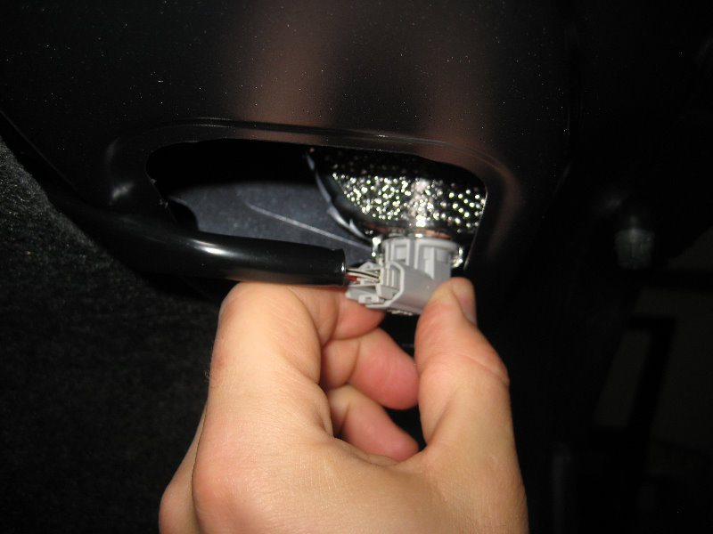 2014-2018-Toyota-Corolla-Tail-Light-Bulbs-Replacement-Guide-029