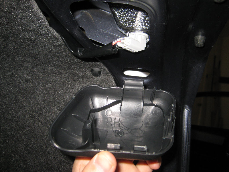 2014-2018-Toyota-Corolla-Tail-Light-Bulbs-Replacement-Guide-030