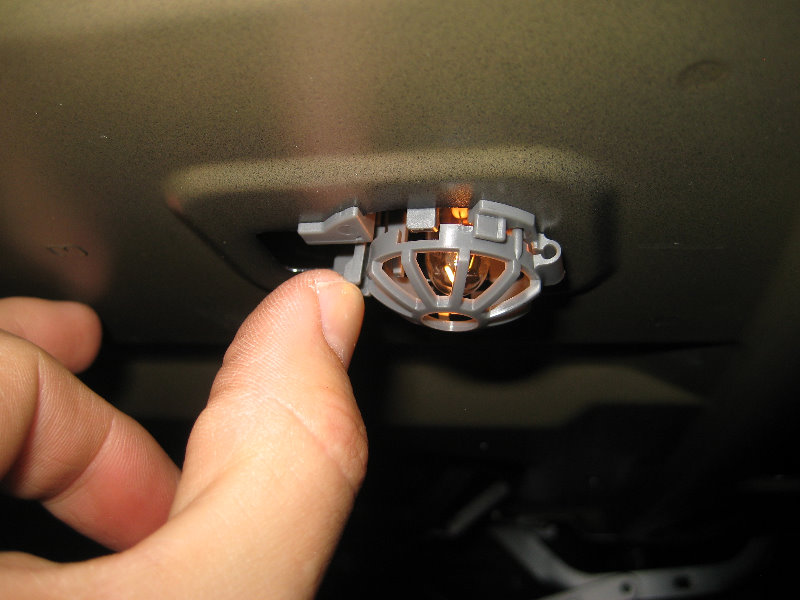 2014-2018-Toyota-Corolla-Trunk-Light-Bulb-Replacement-Guide-002