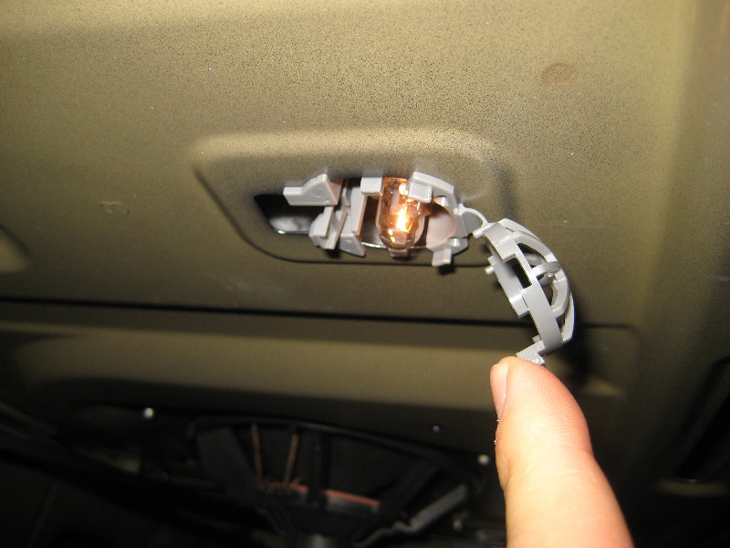 2014-2018-Toyota-Corolla-Trunk-Light-Bulb-Replacement-Guide-004