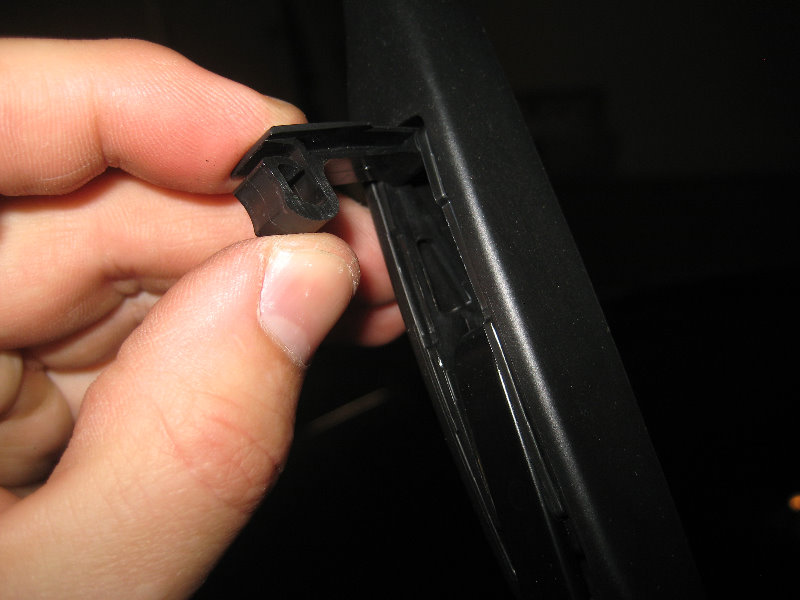 2014-2018-Toyota-Corolla-Windshield-Wiper-Blades-Replacement-Guide-005