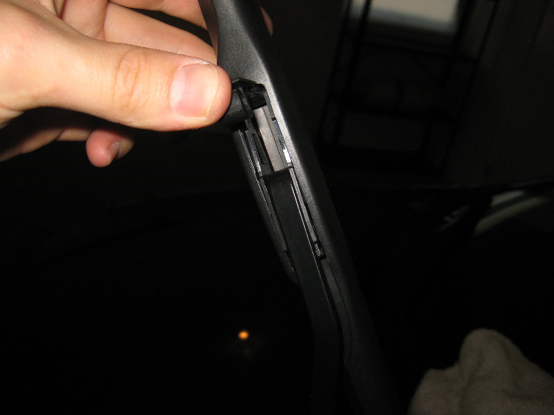 2014-2018-Toyota-Corolla-Windshield-Wiper-Blades-Replacement-Guide-013