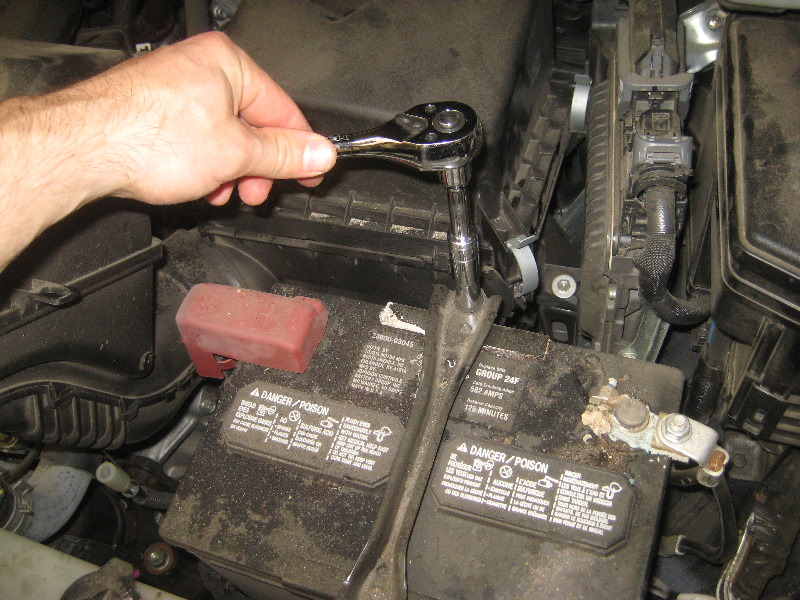 2014-2018-Toyota-Highlander-12V-Automotive-Battery-Replacement-Guide-002