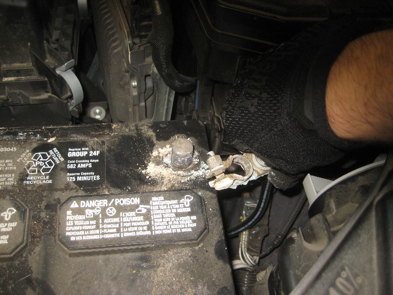 2014-2018-Toyota-Highlander-12V-Automotive-Battery-Replacement-Guide-008