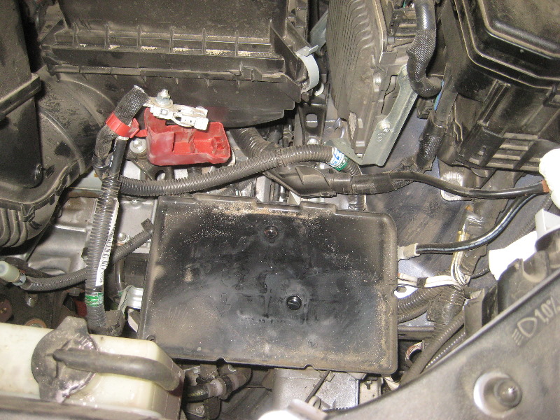 2014-2018-Toyota-Highlander-12V-Automotive-Battery-Replacement-Guide-014