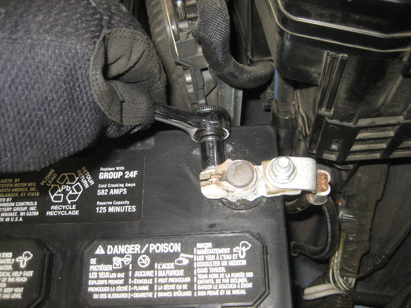 2014-2018-Toyota-Highlander-12V-Automotive-Battery-Replacement-Guide-021