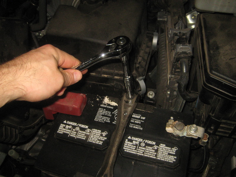 2014-2018-Toyota-Highlander-12V-Automotive-Battery-Replacement-Guide-026
