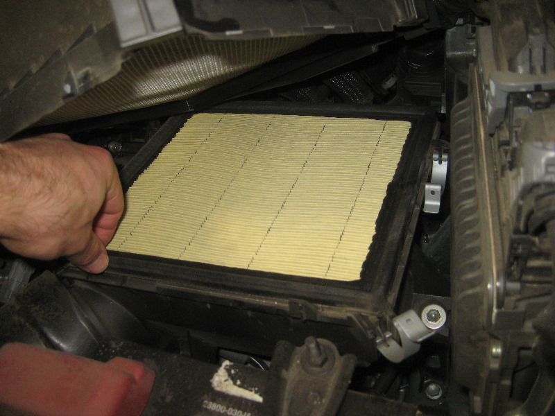 2014-2018-Toyota-Highlander-Engine-Air-Filter-Replacement-Guide-014