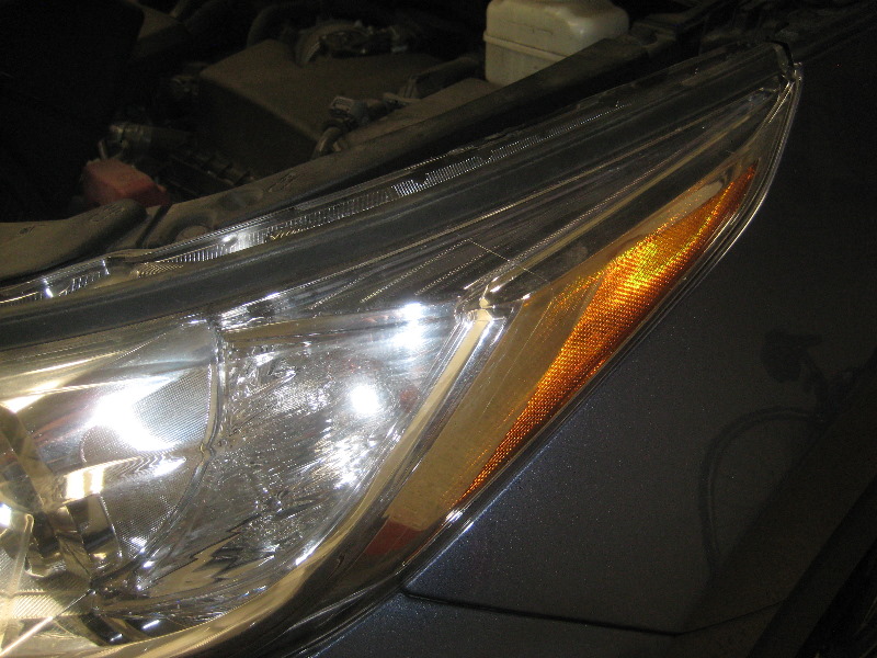 2014-2018-Toyota-Highlander-Headlight-Bulbs-Replacement-Guide-023