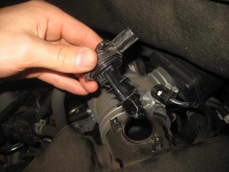 2014-2018-Toyota-Highlander-Mass-Airflow-Sensor-Replacement-Guide-009