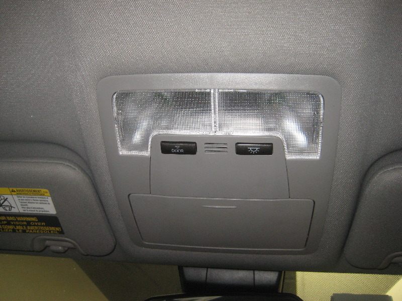 2014-2018-Toyota-Highlander-Map-Light-Bulbs-Replacement-Guide-001