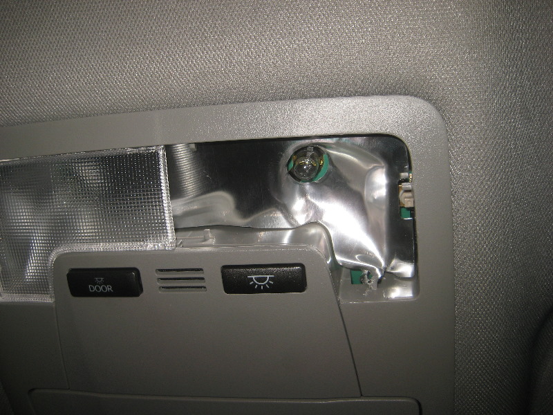 2014-2018-Toyota-Highlander-Map-Light-Bulbs-Replacement-Guide-012