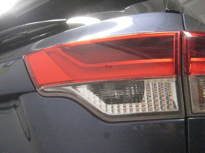 2014-2018-Toyota-Highlander-Reverse-Light-Bulb-Replacement-Guide-001