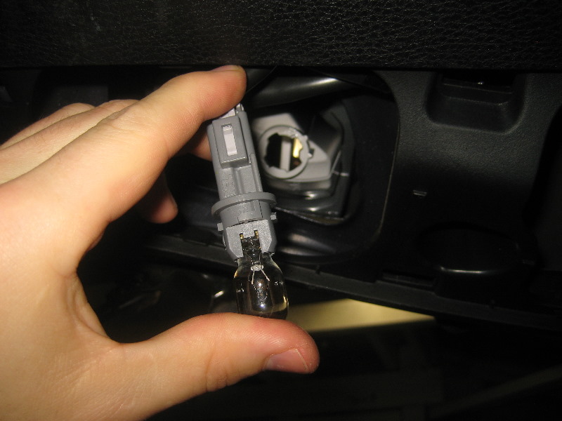 2014-2018-Toyota-Highlander-Reverse-Light-Bulb-Replacement-Guide-011