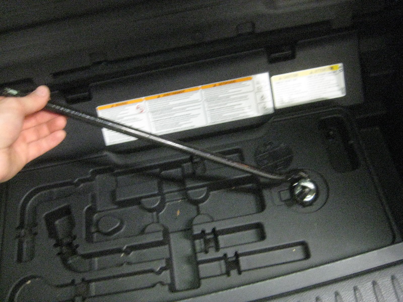 2014-2018-Toyota-Highlander-Spare-Tire-Lowering-Guide-007