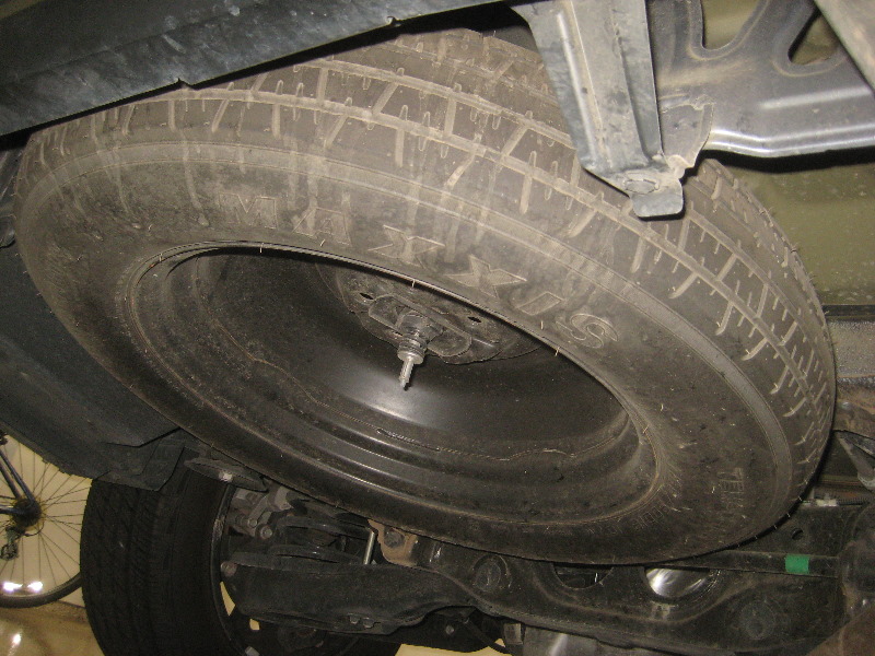 2014-2018-Toyota-Highlander-Spare-Tire-Lowering-Guide-008