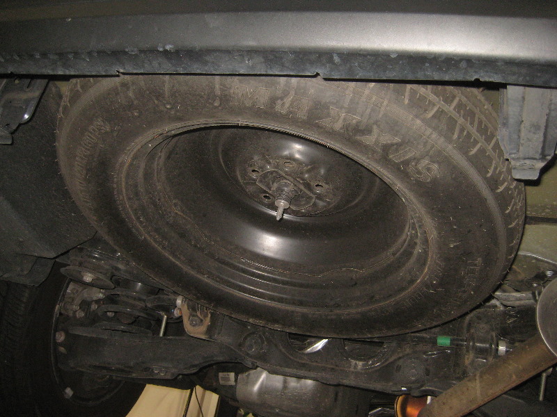 2014-2018-Toyota-Highlander-Spare-Tire-Lowering-Guide-014