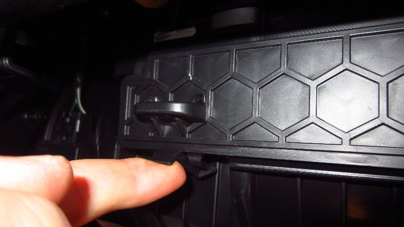 2014-2019-Kia-Soul-Cabin-Air-Filter-Replacement-Guide-012