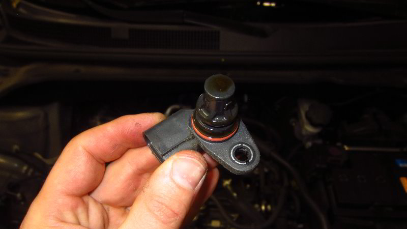 2014-2019-Kia-Soul-Camshaft-Position-Sensors-Replacement-Guide-017