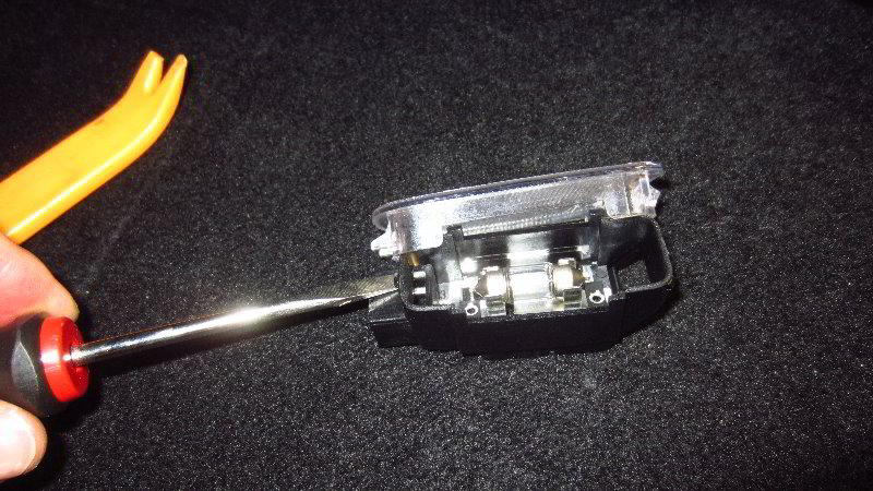 2014-2019-Kia-Soul-Cargo-Area-Light-Bulb-Replacement-Guide-006