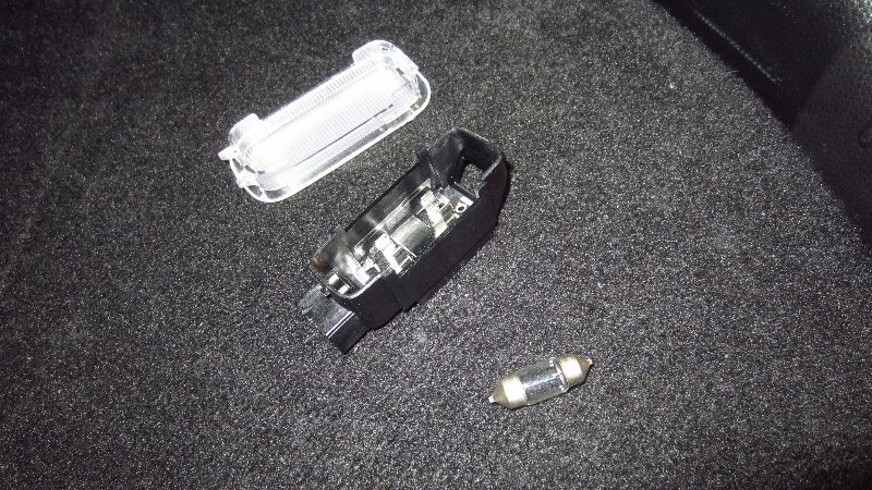 2014-2019-Kia-Soul-Cargo-Area-Light-Bulb-Replacement-Guide-008